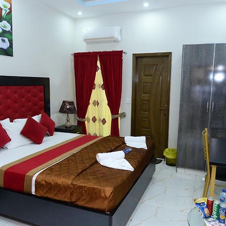 Hotel Deluxe Lahaur Zewnętrze zdjęcie