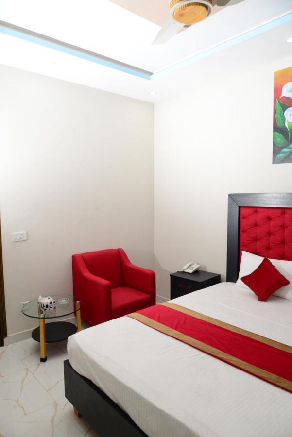 Hotel Deluxe Lahaur Zewnętrze zdjęcie