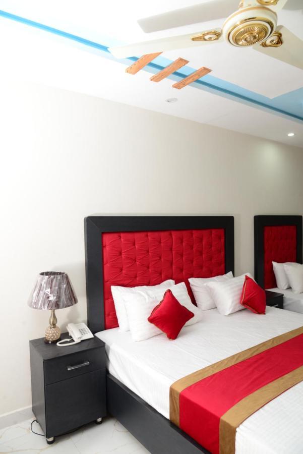 Hotel Deluxe Lahaur Zewnętrze zdjęcie