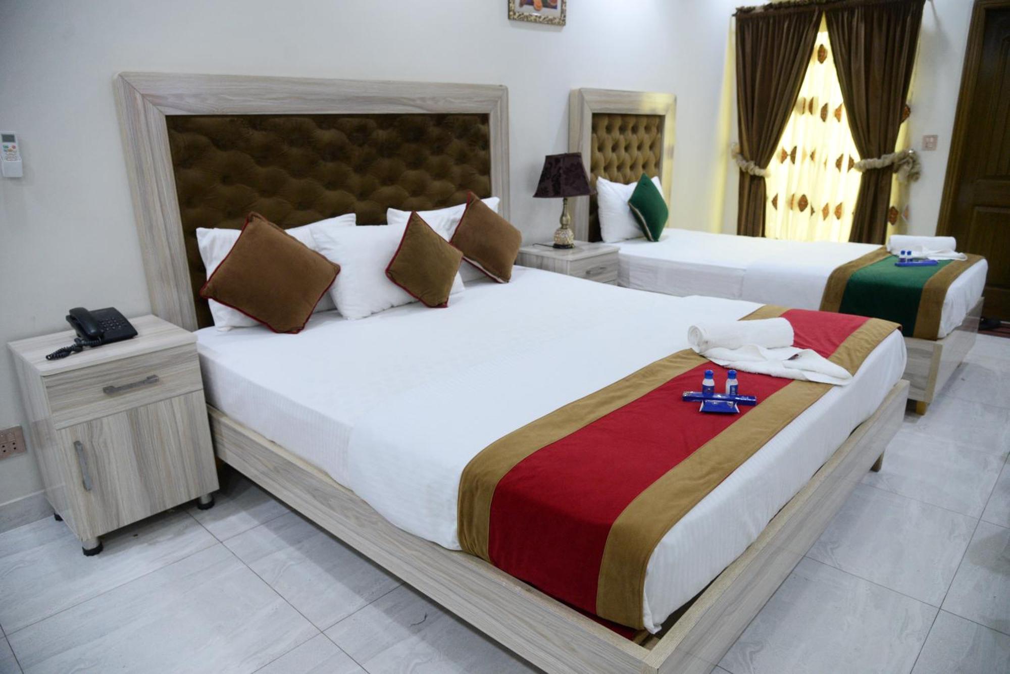 Hotel Deluxe Lahaur Zewnętrze zdjęcie