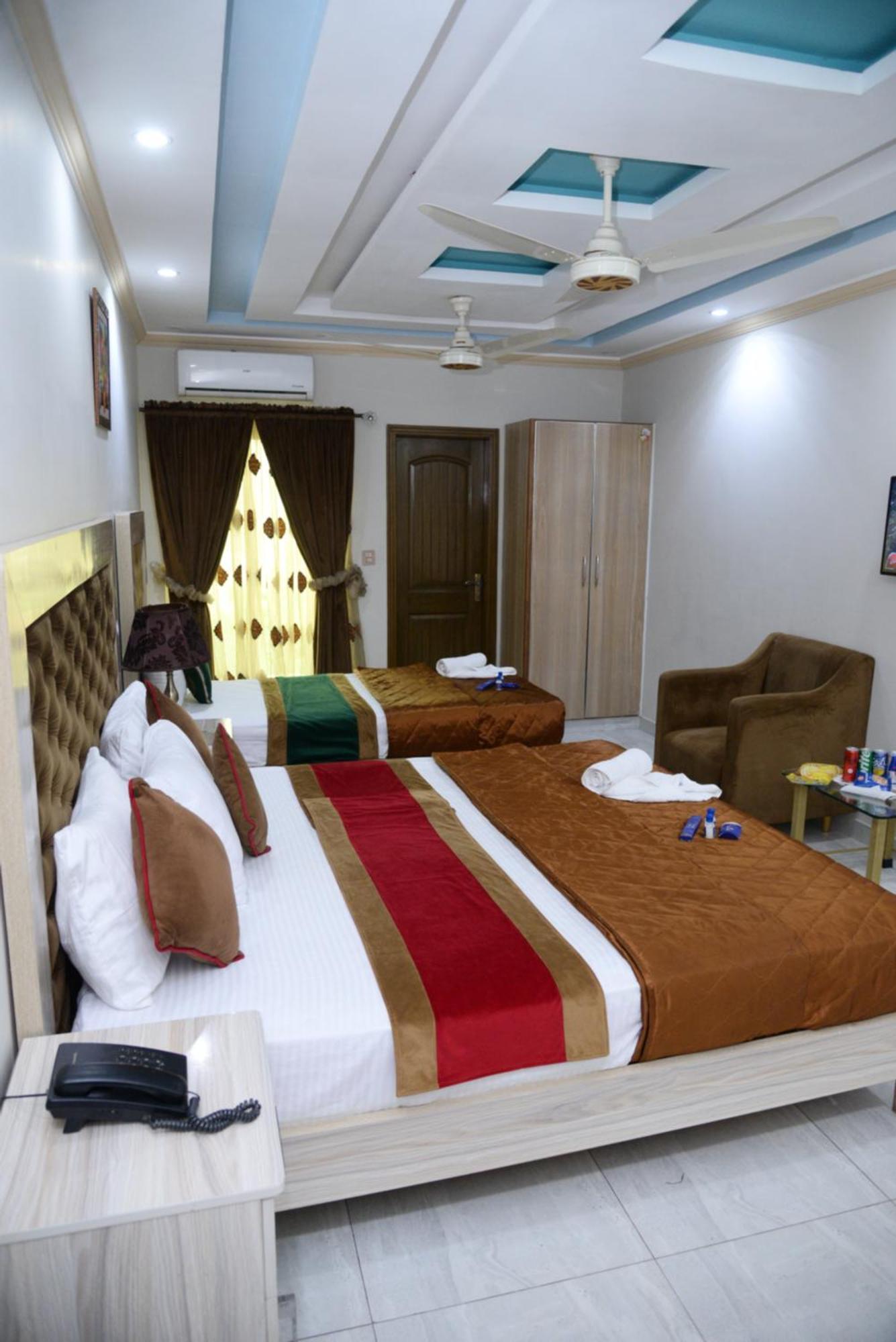 Hotel Deluxe Lahaur Zewnętrze zdjęcie
